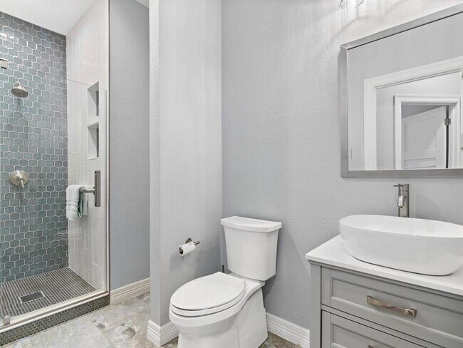 Building Photo - 1005 Overlook Bend