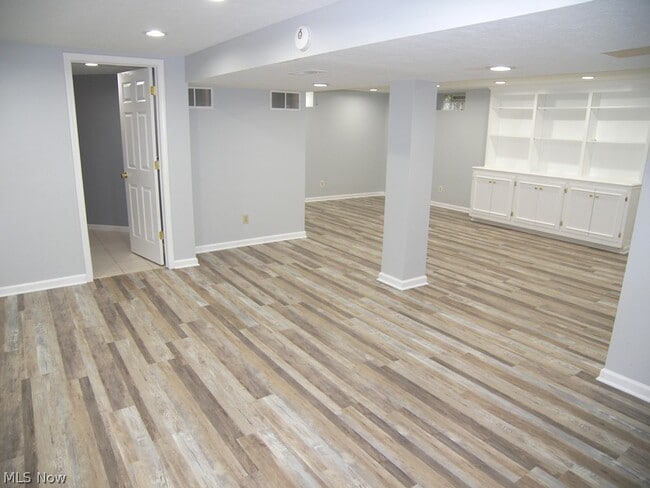 Building Photo - 32156 S Roundhead Dr