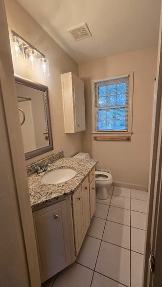 Building Photo - 105 Colebrook Ct