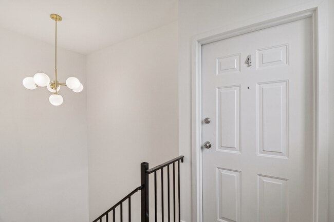 Building Photo - 303 Seaton Pl NE