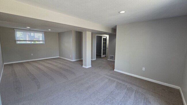 Building Photo - 4 Bedroom 2 Bath with Finished Basement and Study!