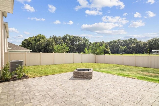 Building Photo - 8673 Triumph Cir