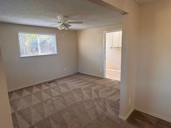 Building Photo - Spacious 4 bedroom 2 bath Home in North Al...