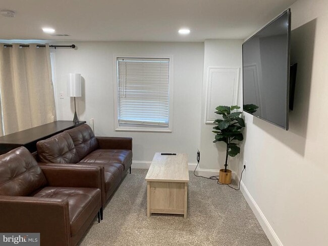 Building Photo - 7416 Rhondda Dr