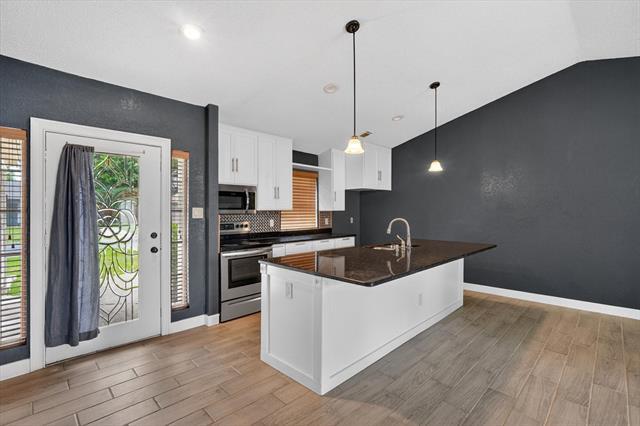 Building Photo - 7009 Shadow Bend Dr