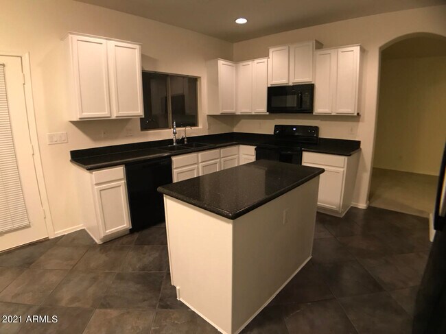 Building Photo - 17584 W Acacia Ct