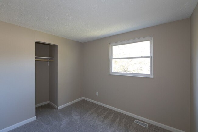 Building Photo - 4 bed 2.5 bath 2 story home with full deck located in Decatur Township