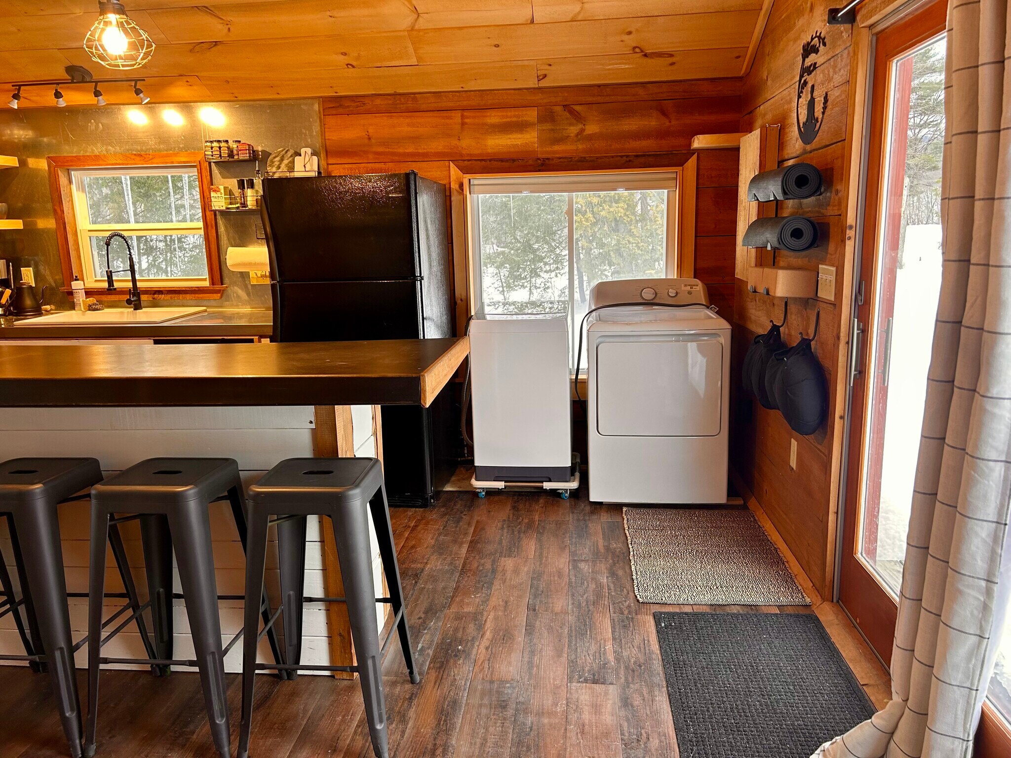 Building Photo - 288 River Rd