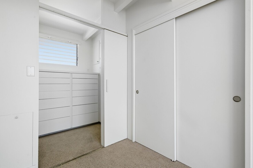 Building Photo - 1210 W Oceanfront