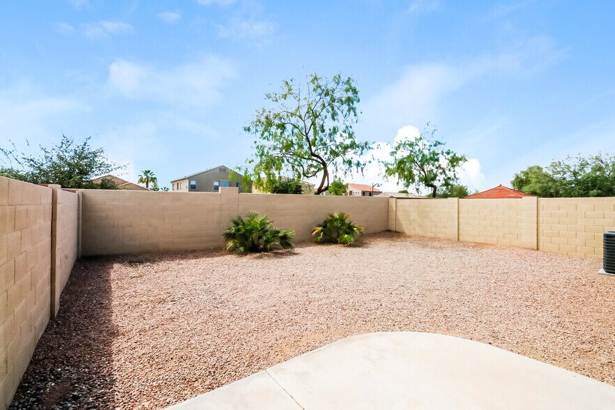 Building Photo - 41661 W Sunland Dr
