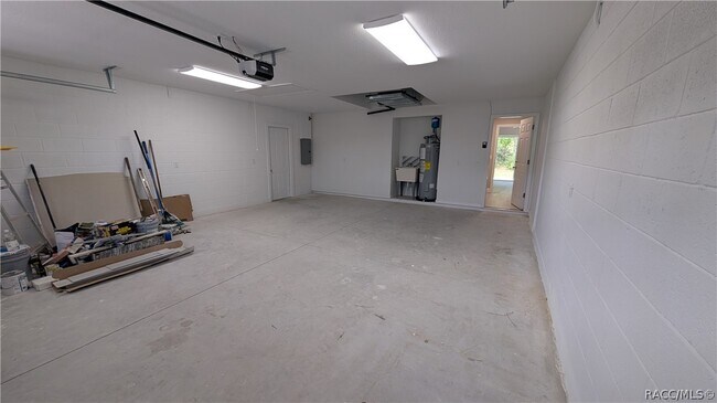 Building Photo - 7708 N Paris Dr