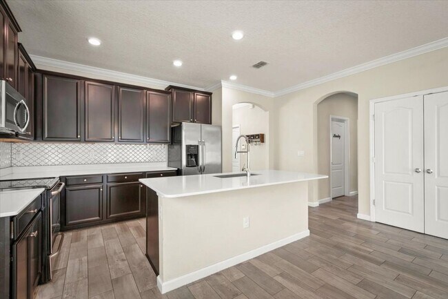 Building Photo - Beautiful 3/2 with Fully Fenced Backyard a...