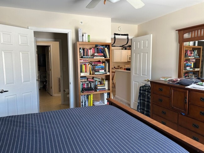 Building Photo - 215 S Knollwood Dr