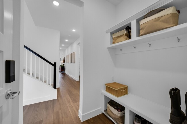 Building Photo - 7222 Grassland Vis Ln