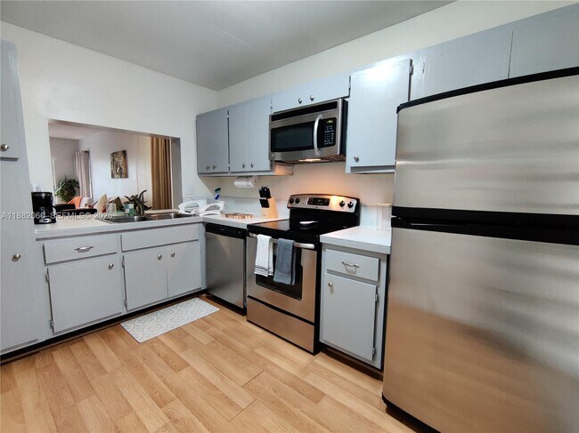 Building Photo - 4117 Bougainvilla Dr