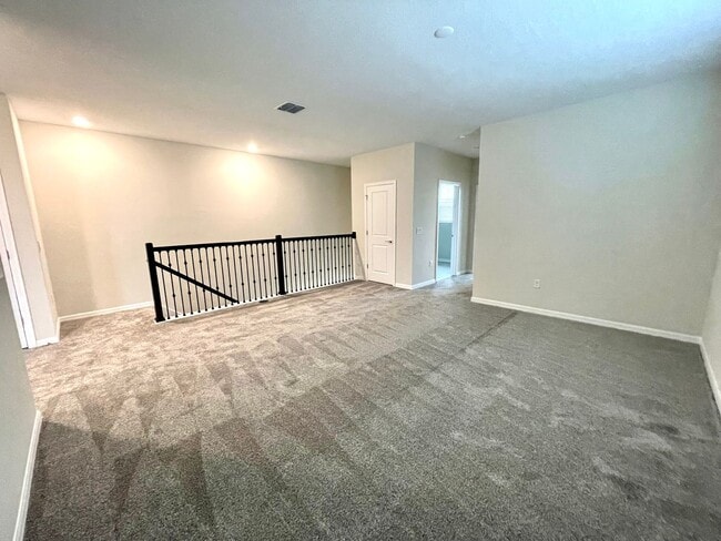 Building Photo - 4 bedroom 3.5 bath Solar Panels, The Cove at Waterside, LIKE NEW!