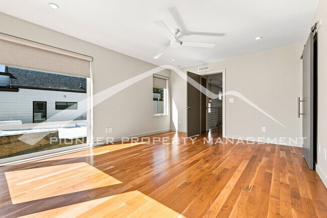 Building Photo - 3625 Mariposa St