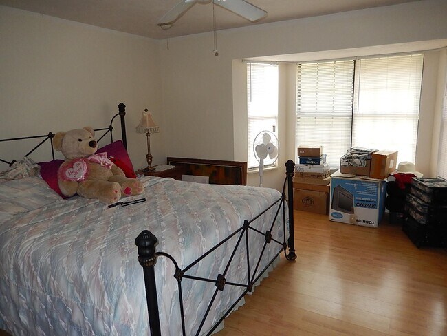 Building Photo - 5800 Doonesbury Ct