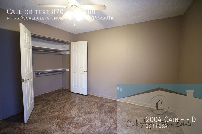 Building Photo - Move in special $500!! Recently renovated ...