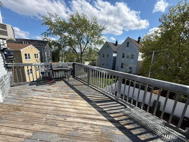 Building Photo - 18 W 49th St