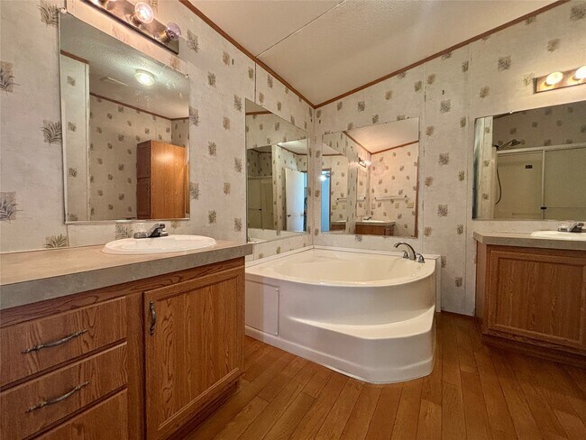 Building Photo - 12733 Pecan Tree Ct