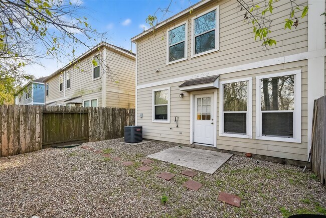 Building Photo - 16526 Pentonshire Ln