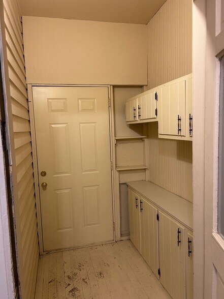 Mud Room off of back door - 1075 Lakepointe St