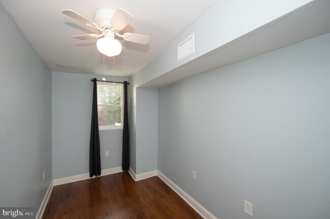 Building Photo - 703 Annin St