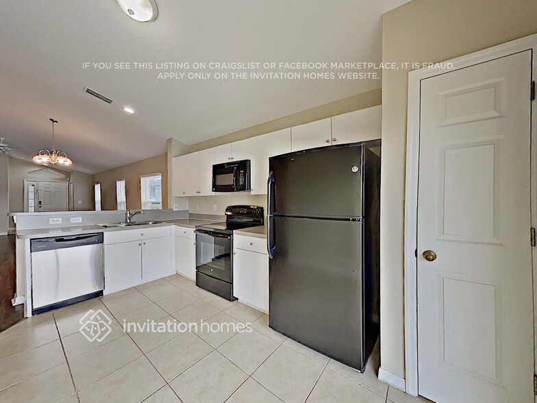 Building Photo - 10618 Lakeside Vista Dr