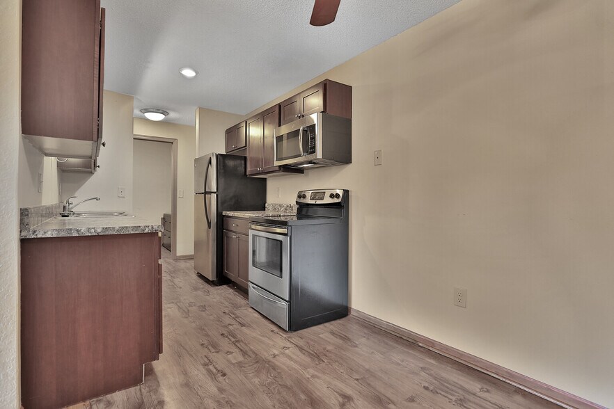 Oakridge Apartments 6023 E Viking Blvd Wyoming MN 55092 Apartment