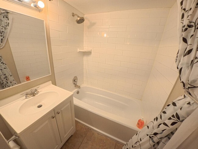 Building Photo - 449 E University Dr