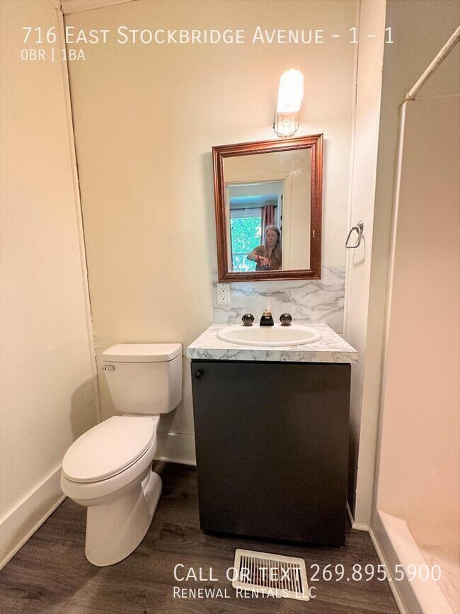 Building Photo - 716 E Stockbridge Ave