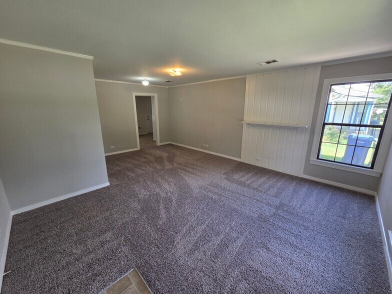 Building Photo - 1309 Shady Ln
