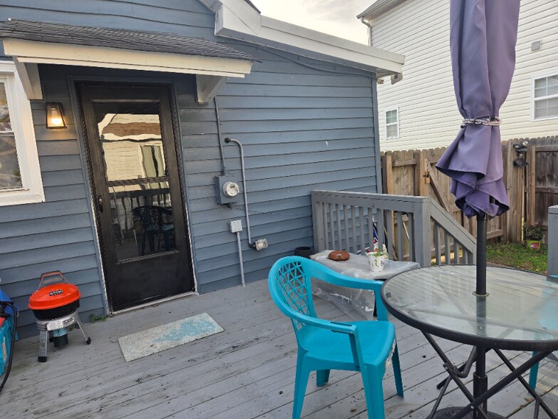 Building Photo - 5 Central St