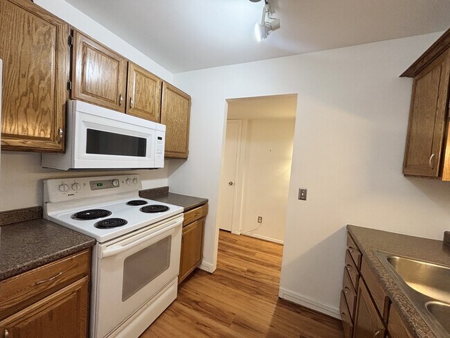 Building Photo - 710 E 200 S