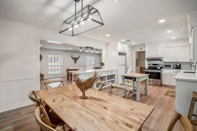 Building Photo - 15347 Conroe Dr