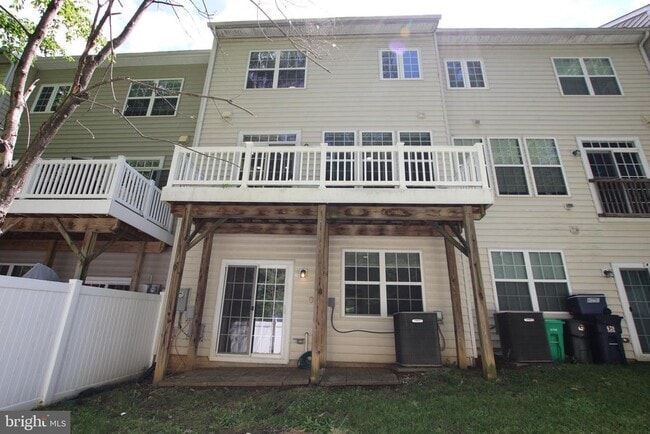 Building Photo - 622 Tailgate Terrace