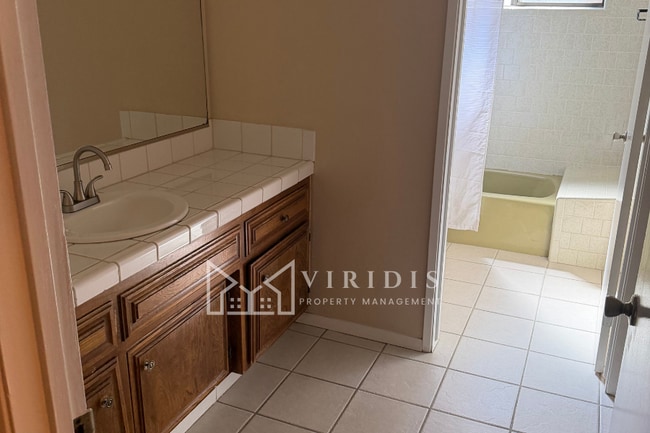 Building Photo - 1304 La Puente Dr