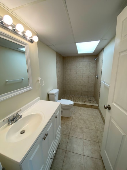 Building Photo - 420 North St