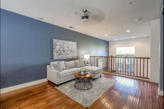 Building Photo - 405 Washington Square