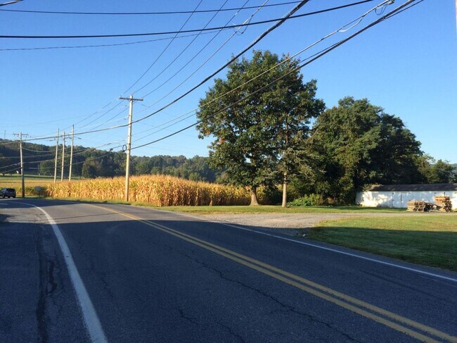 Building Photo - 2-Story, One Bedroom Loft Townhome AVAILABLE JUNE 2026 - Wernersville, PA