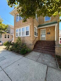 Building Photo - 6 N Austin Ave
