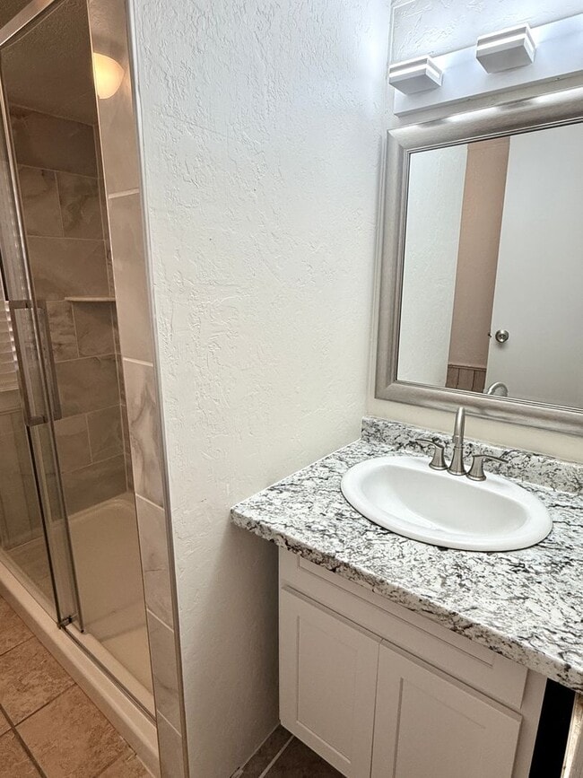 Building Photo - Beautiful Home with Quiet Location