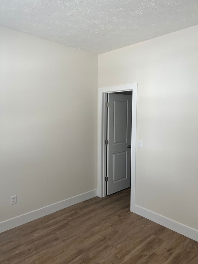 Building Photo - 809 Courtyard Ln