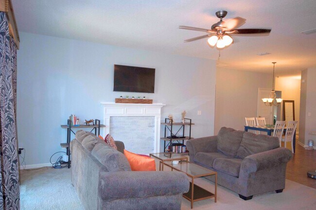 Building Photo - Young country style home- Move in ready!