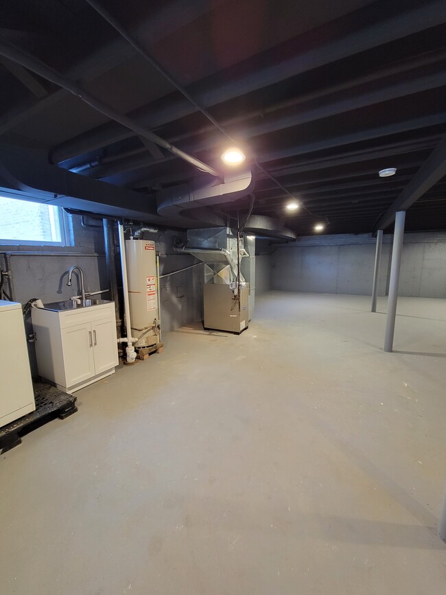 Building Photo - 7244 N Kilpatrick Ave