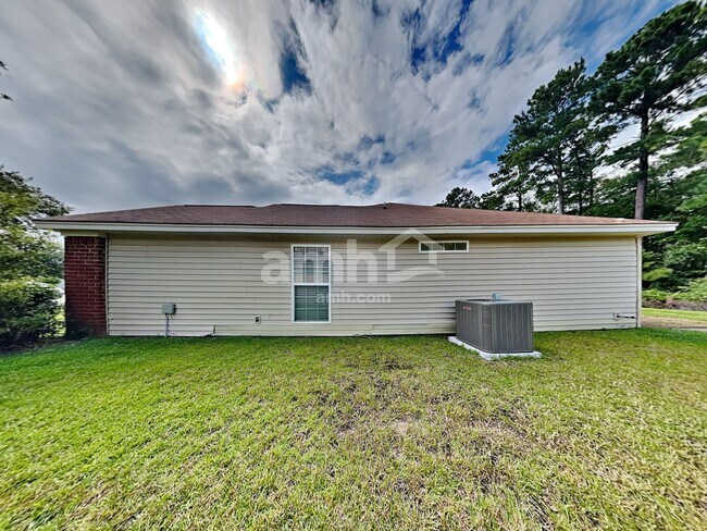 Building Photo - 260 Pampas Dr