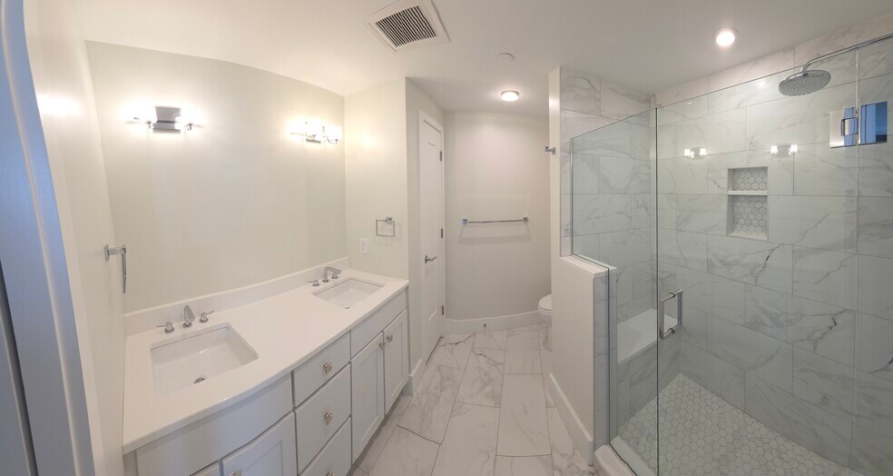 Building Photo - 383 Commercial St