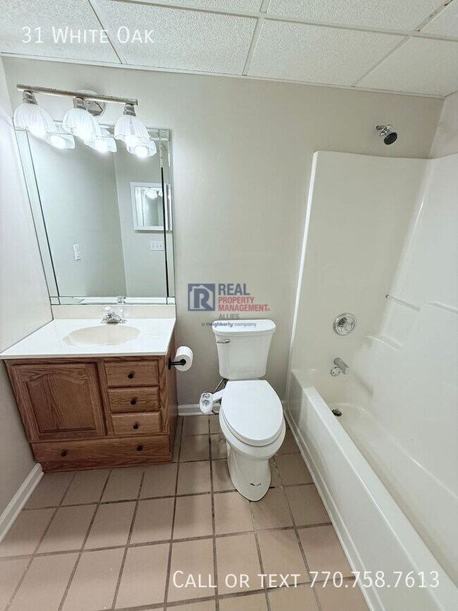 Building Photo - 31 White Oak Dr SE