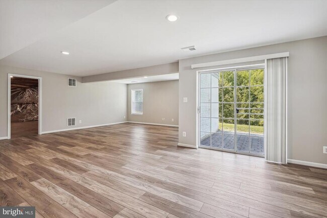 Building Photo - 2973 Myrtlewood Dr